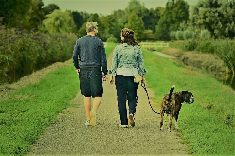 This image has an empty alt attribute; its file name is couple-walking-1.jpg